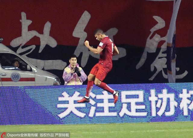这也清楚地表明，这位来自巴西小镇伊塔佩尼加的巨人已经成为我们的一员，在万众瞩目的舞台上闪耀着光芒。